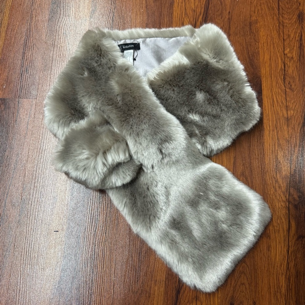 Babaton Aritzia silk lining| Faux Fur Stole Scarf - Picture 2 of 4